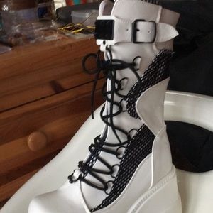 Demonia Women’s Shaker 70 Lace-Up Boots